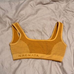 Nagnata square neck sports bra
